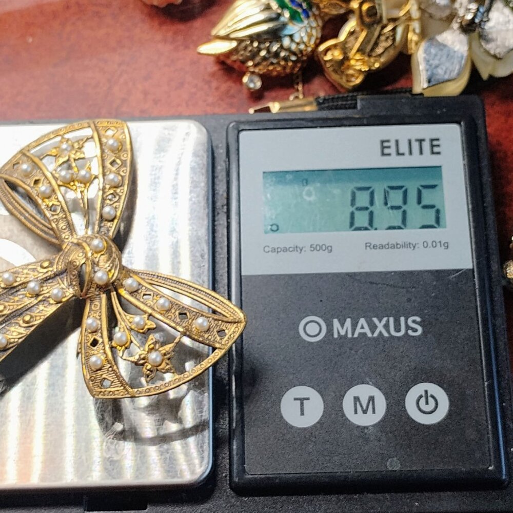 Vtg Art Deco Style Gold Tone Brass Ribbon Bow Brooch w/Faux Pearls & Stars - Picture 5 of 5